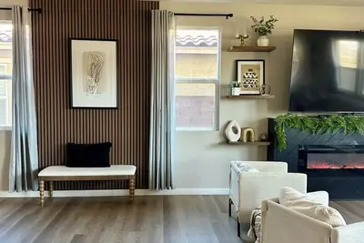 Image de Spacious 5-bedroom home in Las Vegas near freeways, restaurants, retail & park!