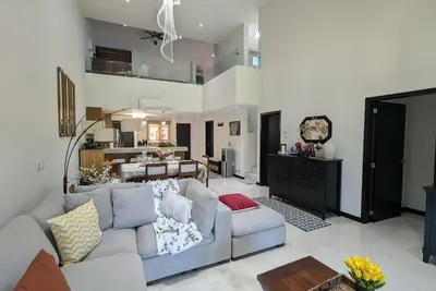 Image de Luxurious 3-Bedroom Penthouse Condo in Prestigious El Tigre Golf Community