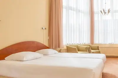 Image de Stay in Style with On-Site Bar, Breakfast Service, Near Speelgoedmuseum