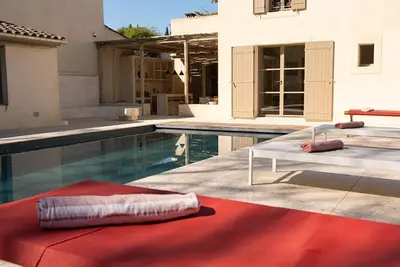 Image de Villa 8p. rénovée, entièrement climatisée, à 15mn à pied du centre de Saint Rémy