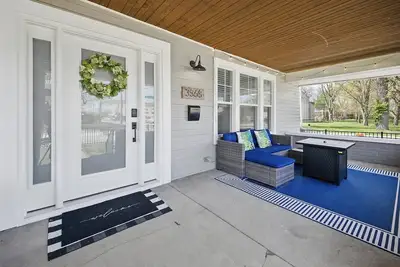 Image de Family Spacious 5br Retreat w Game Filled Basement Suite