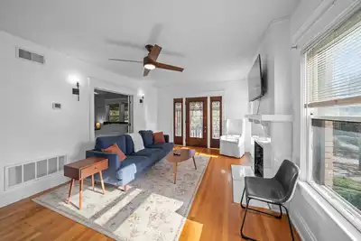 Image de The Gallery - Beautiful 2bd/1ba Westport Apartment with Balcony