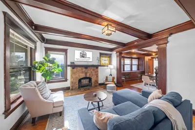 Image de The Parlor - 2bd/1ba Furnished Midtown Apartment - 30 day minimum
