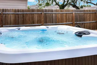 Image de Hot Tub Getaway Nr Missions Park | Bbq Yard Games