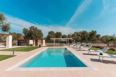 Villa à San Michele Salentino avec 4 chambres à coucher, 8 couchages