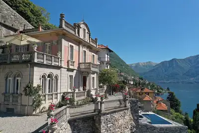 Image de Villa à Moltrasio avec 6 chambres à coucher, 11 couchages