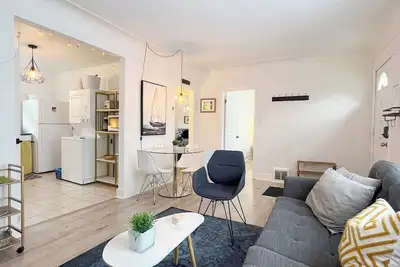 Image de Charming Home in Coveted Port Dalhousie – Steps from the Lake!