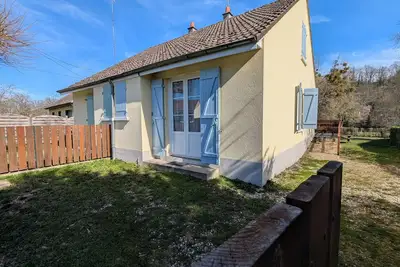 Image de Gîte au Bord de la Creuse avec Jardin Privé