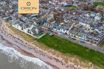 Creel Cottage 4 - Stunning Beach Front Access & Views - Free Parking - Garden