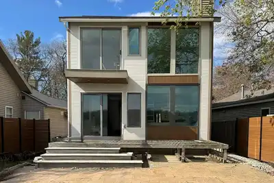 Image de Beautiful Waterfront Getaway on Mona Lake in Norton Shores