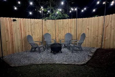 Image de 3-bed 2- bath house in Pensacola with sunroom, Ac and WiFi. Close to air port.