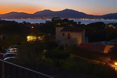 Image de Le nid de Marla, Studio avec vue exceptionnelle sur la baie d'Ajaccio, à 5 min de la plage.