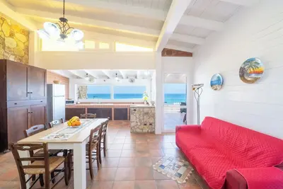 Image de Amazing 100sqm Apartment 200m from the sea 6 people \"GmC\"