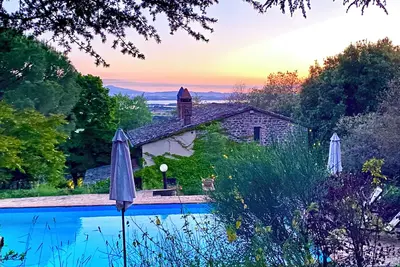 Image de Exclusive hideaway nestled in woods with stunning lakeview Tuscany/Umbria border