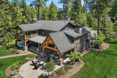 Image de Luxurious 6br Modern Mountain Home! Pet Friendly*Game Room*Hot Tub