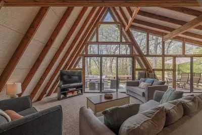 Image de Creekside Cabin by Innsbrook Vacations!