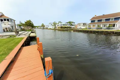 Image de Canalfront Retreat w/ Dock, Kayaks & Screened Porch – Pet-Friendly!