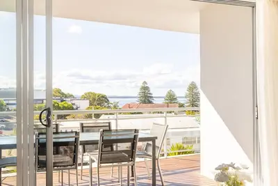 Image de Cote D'Azur 42, 61 Donald St - complex pool, lift, linen, bed making and stunning water views