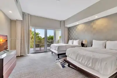 Image de Charming 3-bedroom condo with fitness room and Ac in welcoming Doral