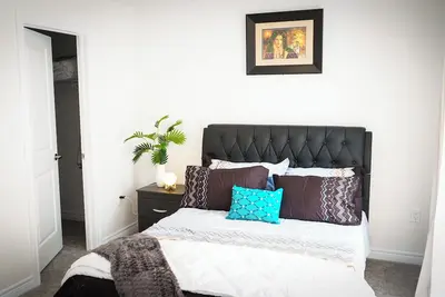 Ravine lot Luxurious 3 plus 1 bedrooms sleeps 8 to 10, townhouse in Brampton On