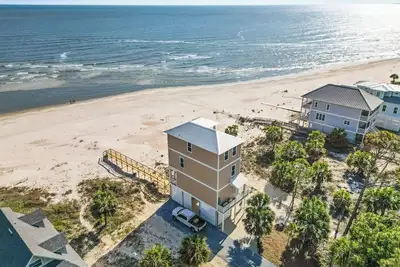 Image de Gulf Front Home | Sleeps 12 | Pets Ok | Grill