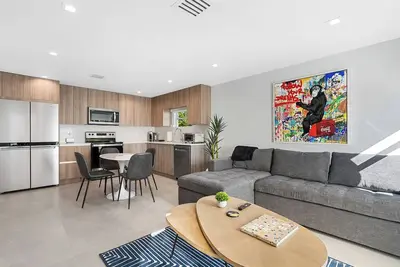 Image de Cozy 2-bedroom Villa Hollywood, Just Steps to Beach & Boardwalk + Free Parking