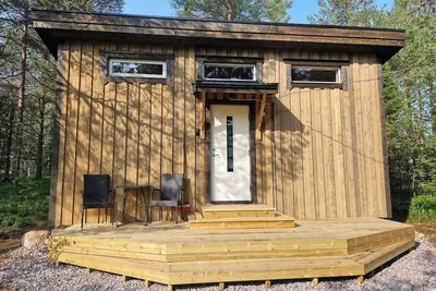 Cosy tiny house with view on our husky kennel