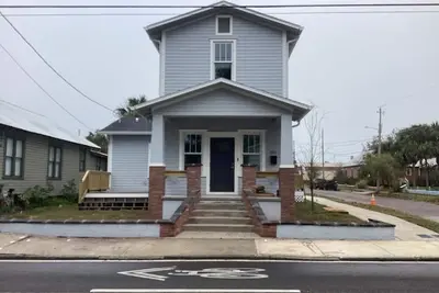 Image de Cute little home by Ybor Tampa.