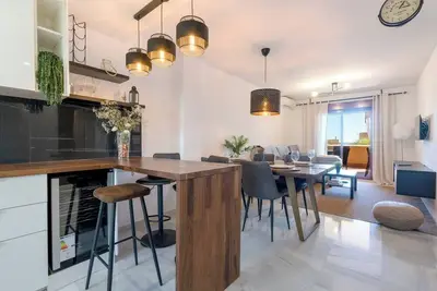 Image de Chic Coastal Apartment | Pool ⁎ Beach ⁎ Parking