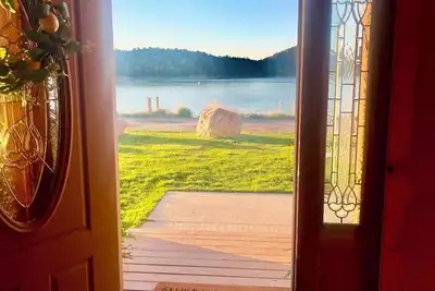 Image de Lakefront lodge inside Palisade State Park! Steps to the water!