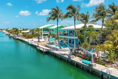 Image de Maison Grand Blue Arenas/MiniGolf/BeachCanal/Game Room