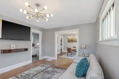 Image de Modern 2br • Mins to Univ, Zoo, Destiny & Downtown