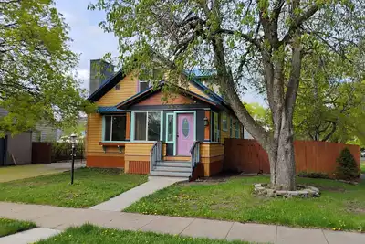 Image de Elegant Victorian in Kalispell. Near Downtown on Beautiful tree lined East side.