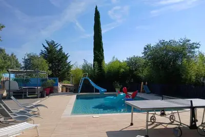 Image de Studio 50 m² A La Semaine L'Ete Avec Piscine Et Jardin