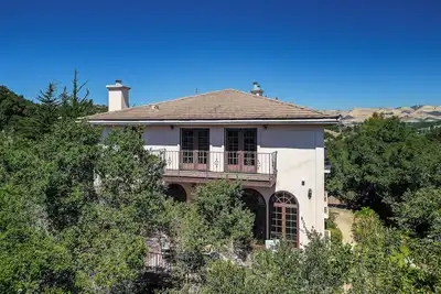 Image de Welcoming four-bedroom Mediterranean Style Villa on 4. 6 Acres in Arroyo Grande