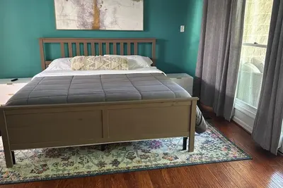 Image de Luxe Escape South of Highland Park!