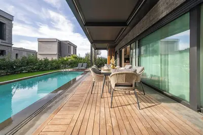 Image de Bv-1111 4+1 Triplex Villa with Private Pool and Garden in Gumusluk