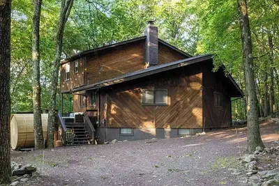 Image de Cozy Family & Pet Friendly Retreat. Sauna, Hot Tub, Private Beach Access