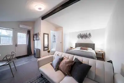 Image de Relax in a Quaint Private and Cozy Guest House