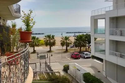 Image de Studio apartment with side balcony with sea view