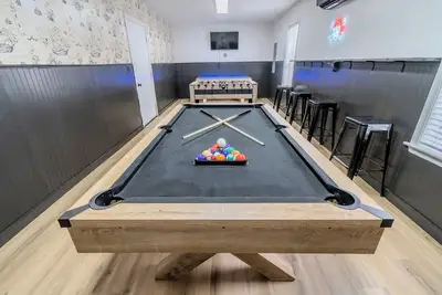 Image de Pirate's Cove of Oak Island, New - Game Room, Bunk Room, Golf Cart Included