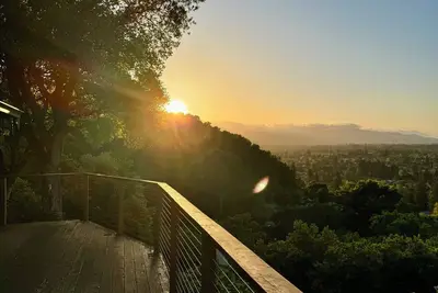 Image de Charming Furnished Home with Epic Views of Silicon Valley