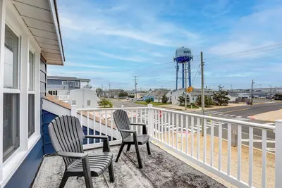 Image de 8 Mi Barnegat Lighthouse: Apt w/ Balcony!