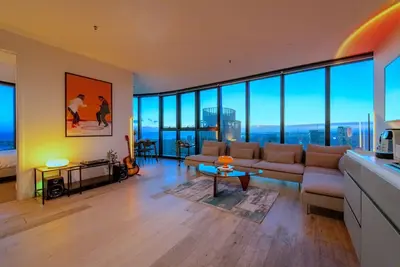 Image de Peppers Residence - Sub-Penthouse - 180° Views