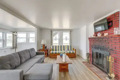 Image de Walk to Bay & Ocean: Pet-Friendly Surf City Apt