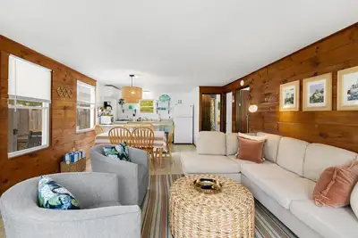Image de Glendon Gardens Retreat - 5-Min Walk to Beach