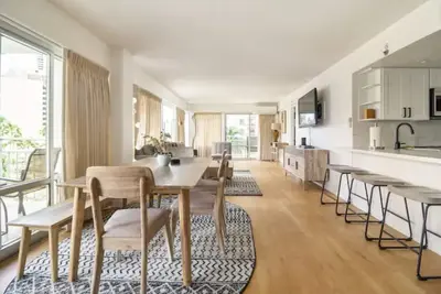 Image de City & Palm View Oceanfront Bliss w/ Free Parking