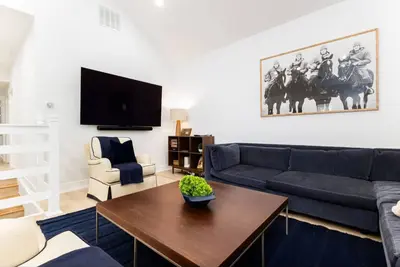 Image de Gate 14–Your Home by the Dome!
