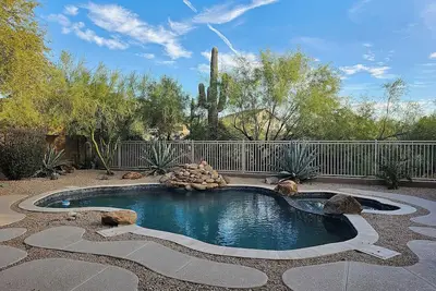 Image de Dog friendly! Heated pool-spa. Gated 3-bedroom house in fabulous Cave Creek