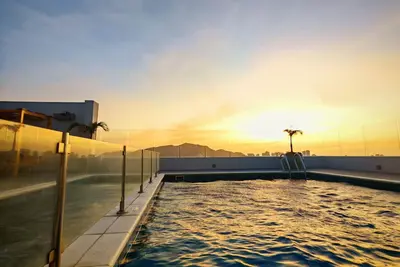 Image de City-view apt, 2br, 3 baths, Wi-Fi, 3 A/C, pool, gym, wifi, Netflix, Disney+.